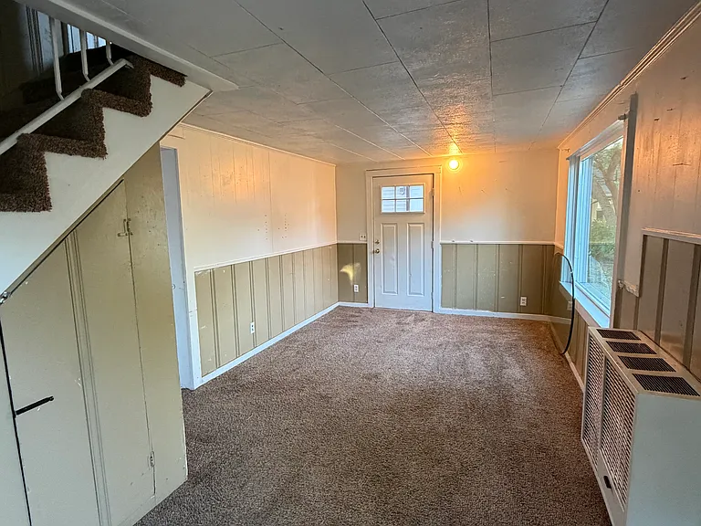 216 1/2 N Peach St — Photo 3
