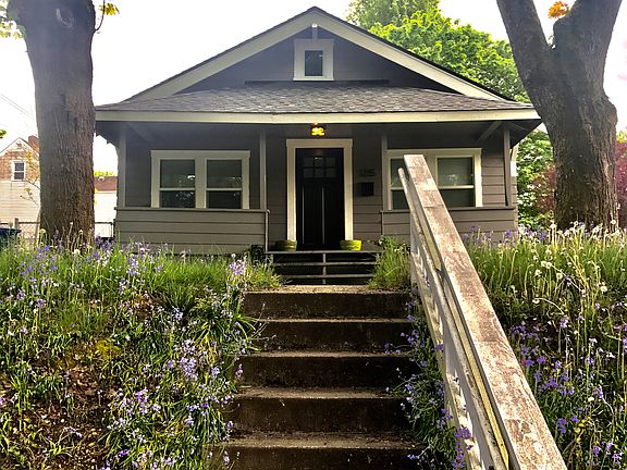 2nd image of 1215 Pine Ave NE