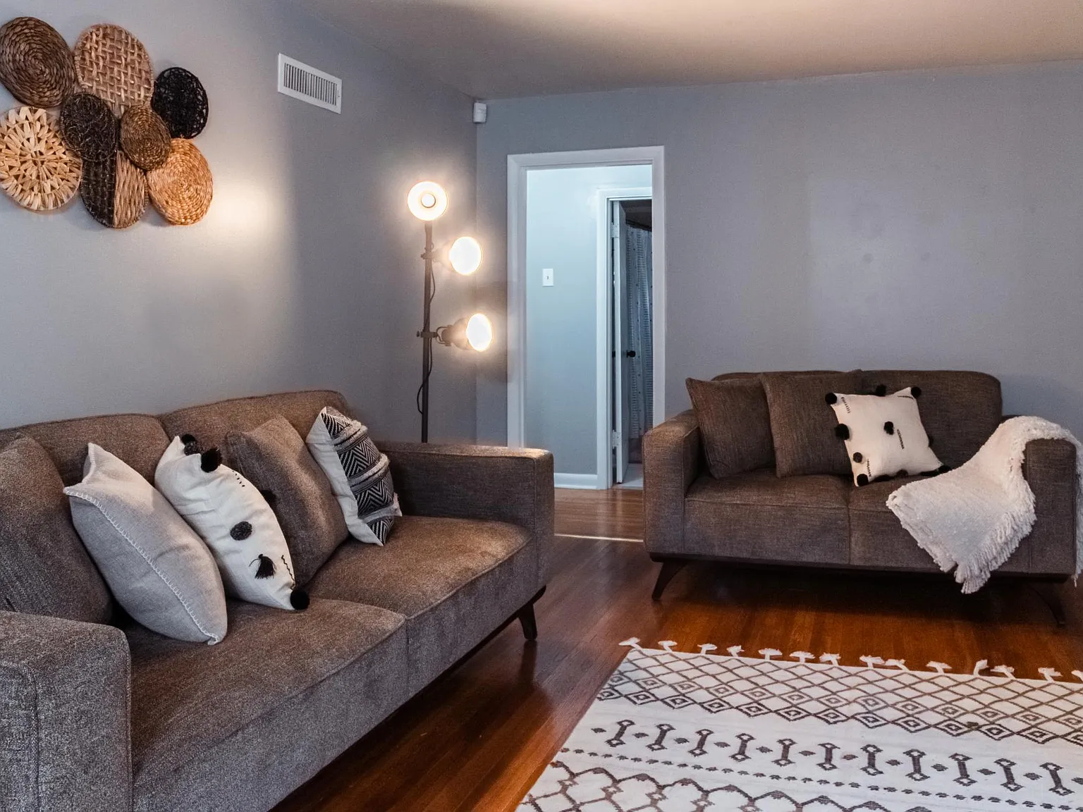 16 Monica Dr — Photo 3