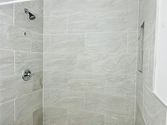 4th image of 3025 Indian Creek Dr APT 309