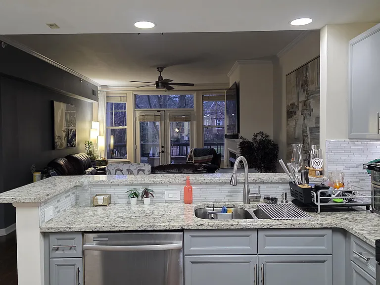 405 W 7th St #212 — Photo 35