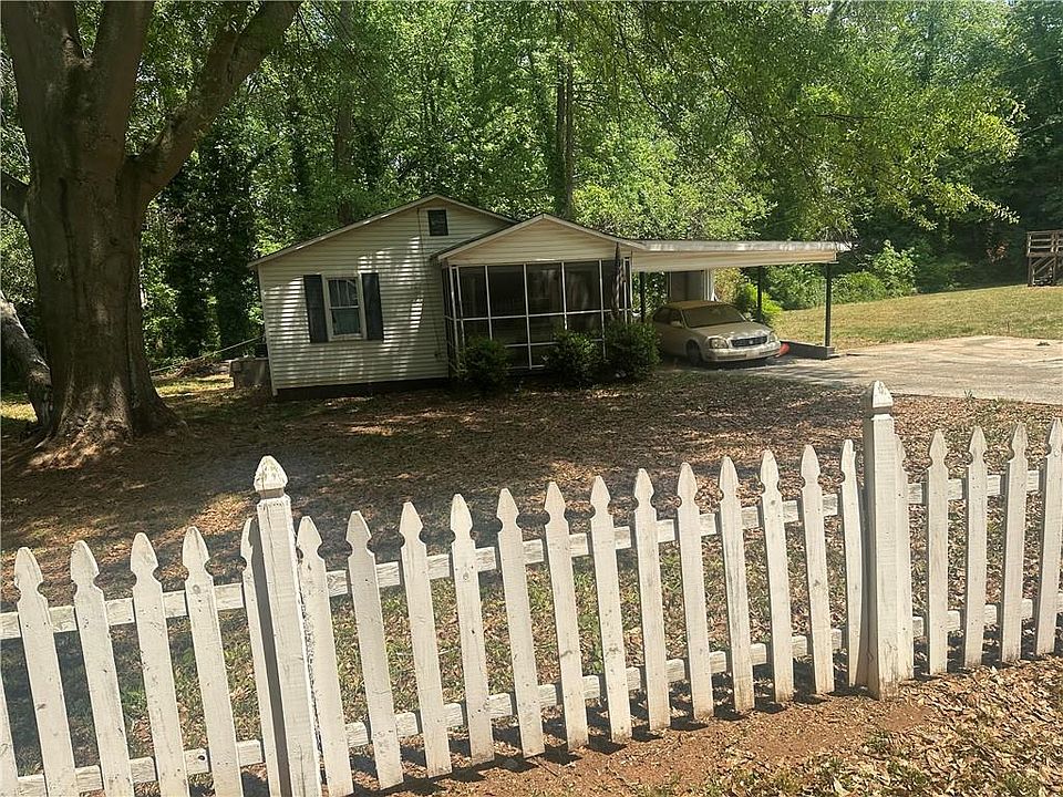 1st image of 723 Ruby St