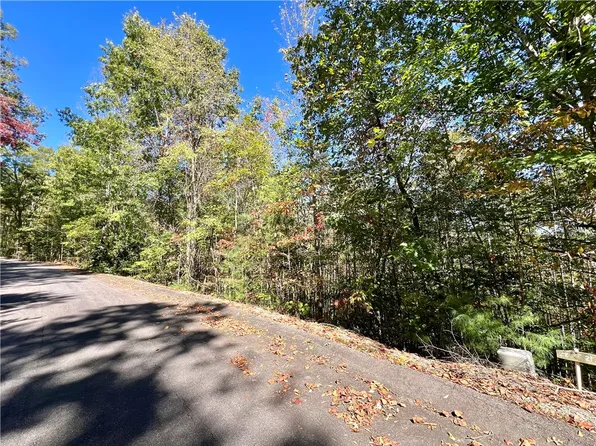 120 Falcon Crest Way, Pickens, SC 29671