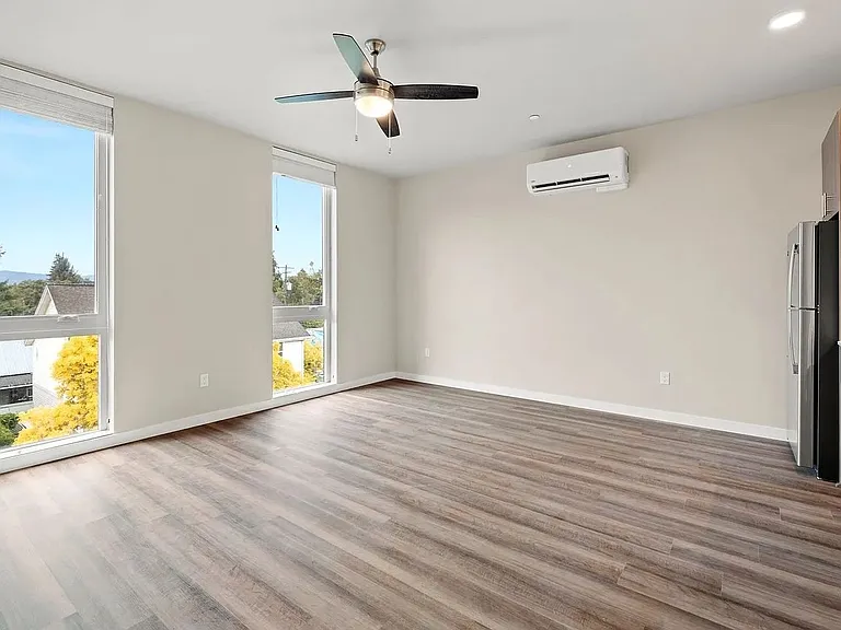 Mila Rose Apartments — Photo 12