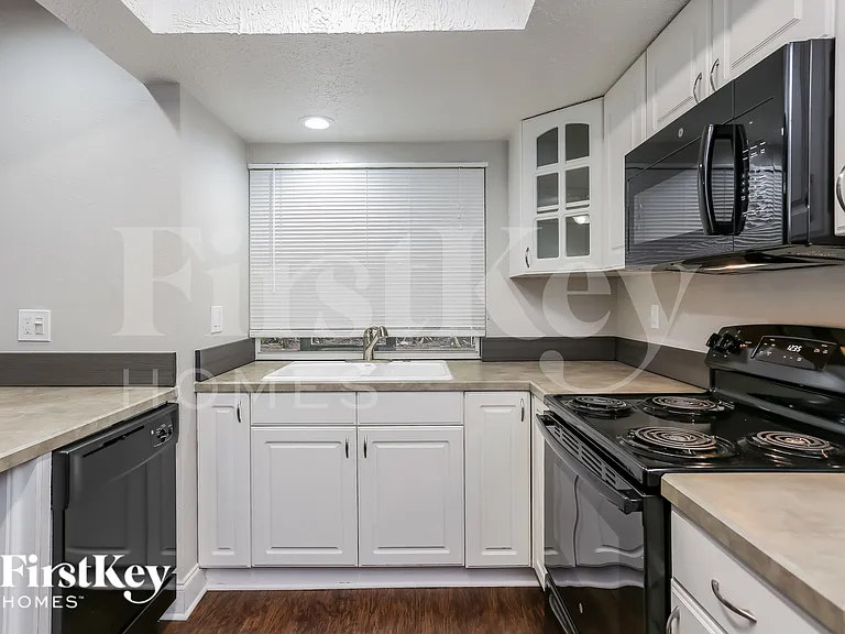 3423 SE 8th Pl — Photo 8