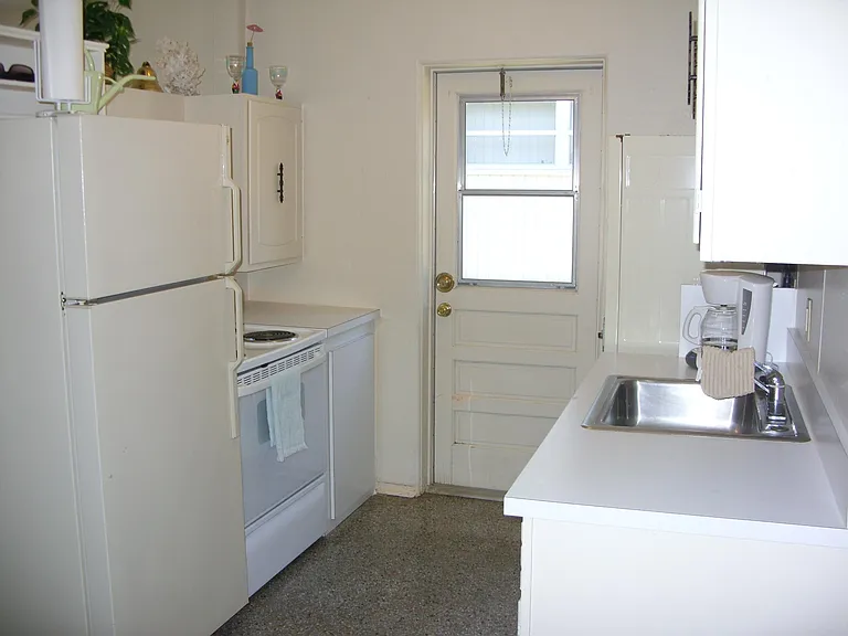 432 Jefferson Ave — Photo 3