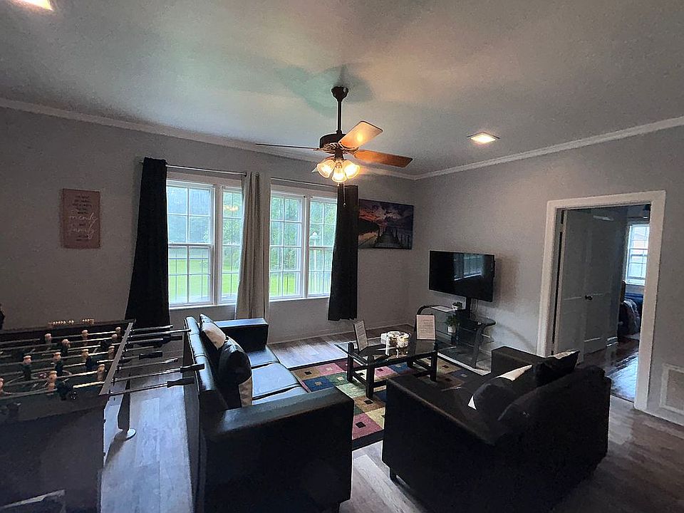 1st image of 733 S College St