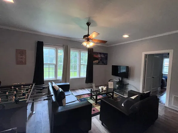 733 S College St, Grenada, MS 38901