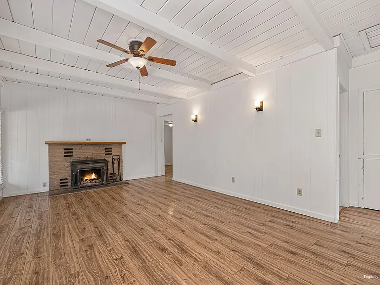 3210 Manzanita Ln — Photo 7