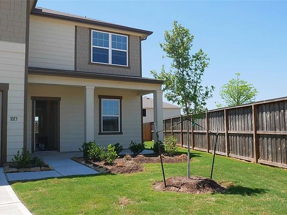 3rd image of 1013 Pitch Pine Ct