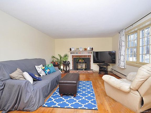 5th image of 15 Sage Ln