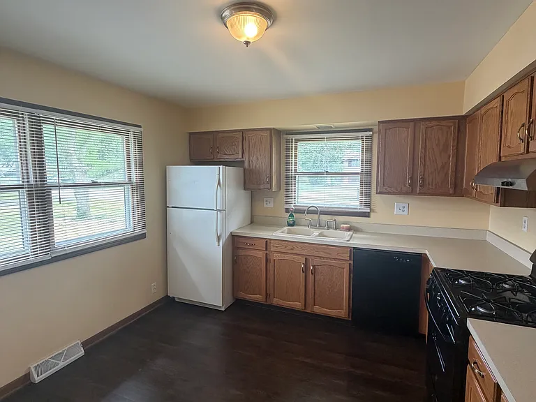 1201 Johnston Dr — Photo 9