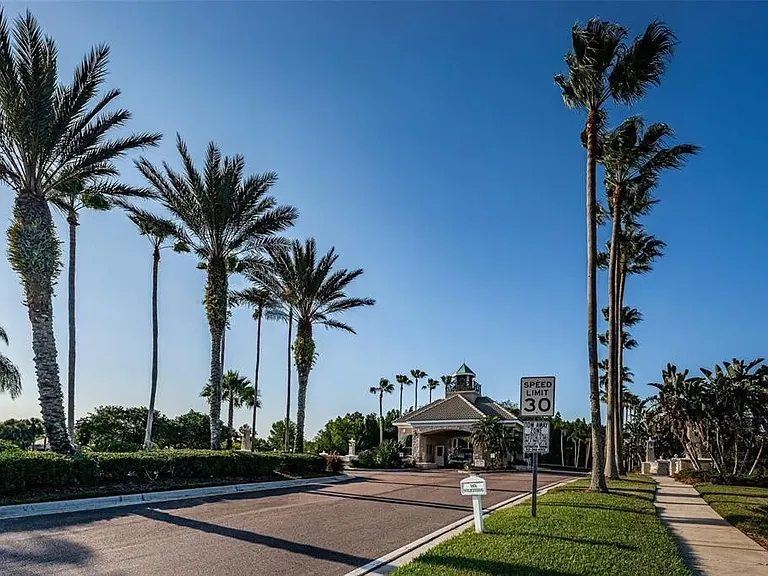 18126 Paradise Point Dr — Photo 38