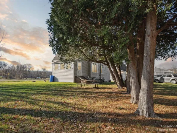 13130 Fuller Rd, Milan, MI 48160