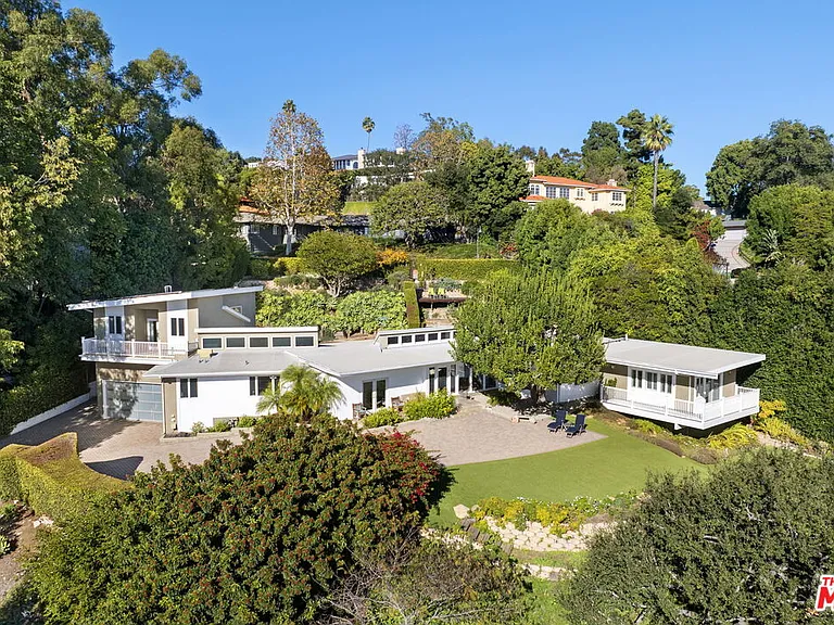 11215 W Sunset Blvd — Photo 2