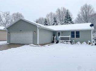 627 Mill St, Fenton, MI 48430