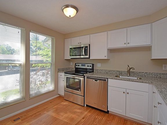 3rd image of 806 Woodlyn Dr S