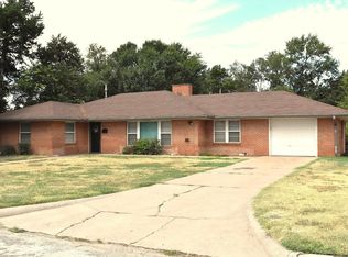 515 N 11th Ave, Fairview, OK 73737