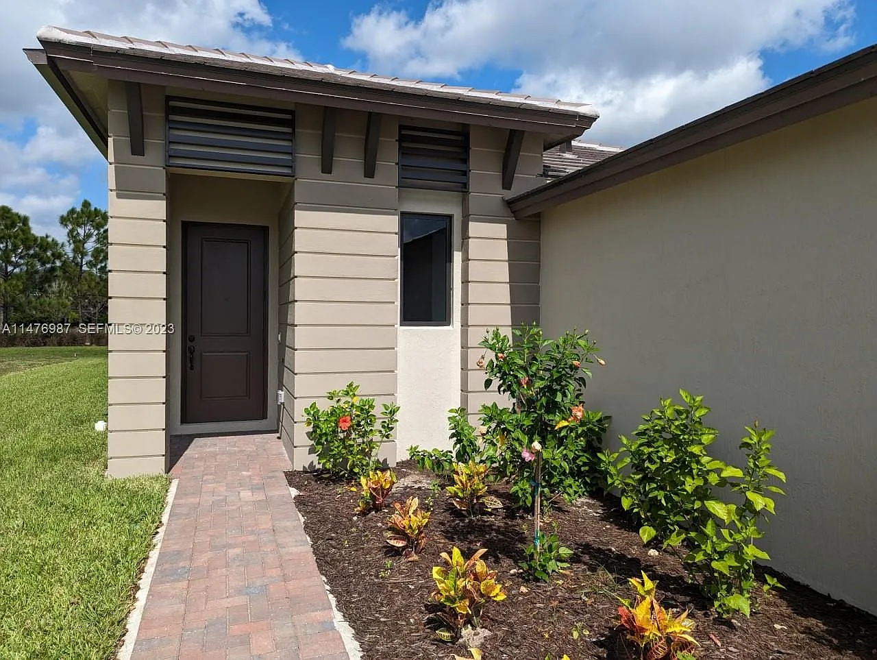 3 bed, 2.5 bath, 2321 sqft, $2,700 — Photo 2