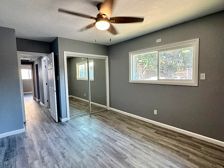 126 S Maimone Ave — Photo 7