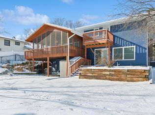 733 Oakwood Dr, New Brighton, MN 55112