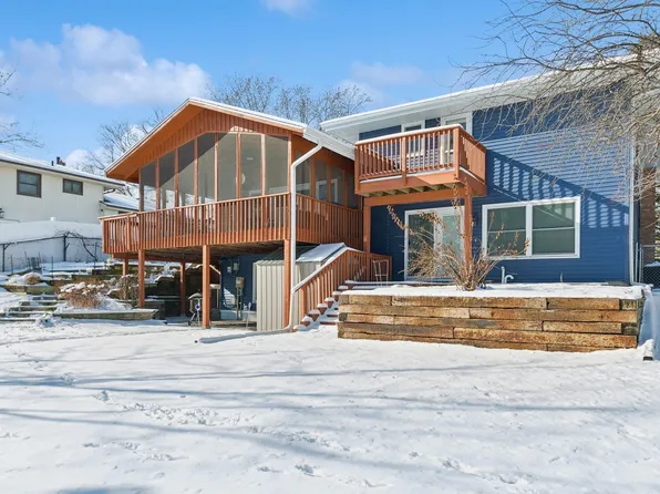 733 Oakwood Dr, New Brighton, MN 55112