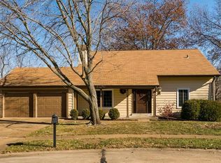 822 Samone Ct, Ballwin, MO 63021