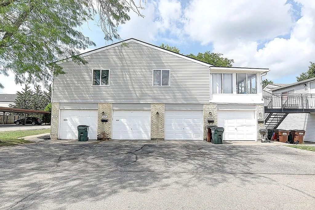 2 bed, 1.5 bath, 880 sqft, $1,375 — Photo 1