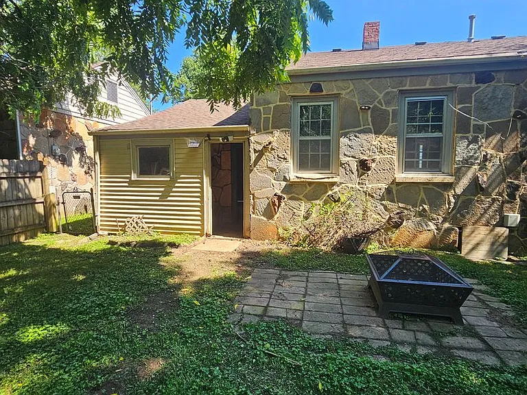 1954 E Cherry St — Photo 18