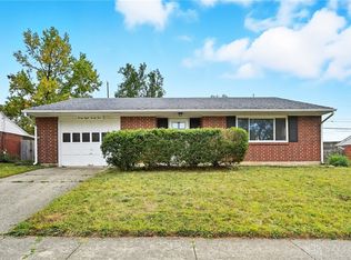 2824 Pinegrove Dr, Dayton, OH 45449