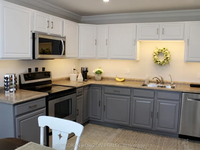 26 Winding Woods Cres W — Photo 5