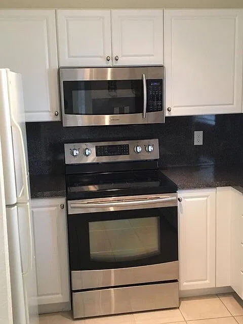 3 bed, 2.5 bath, 1801 sqft, $2,900 — Photo 2