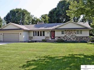 2833 Douglas Dr, Fremont, NE 68025