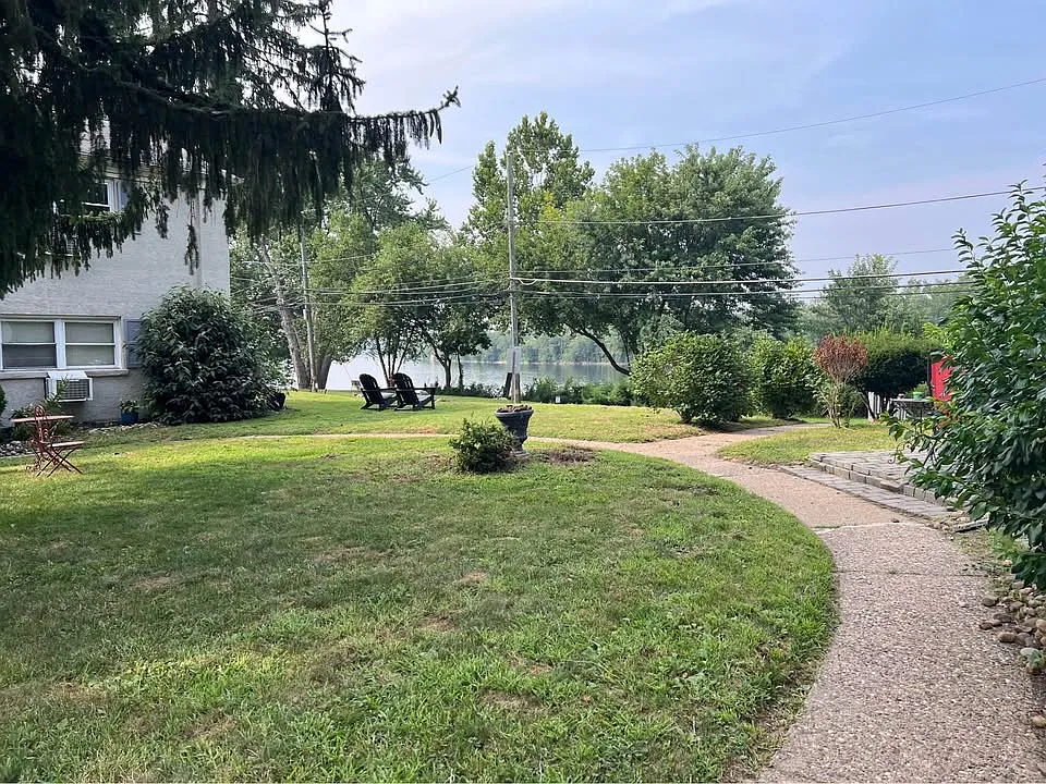 2 bed, 800 sqft, $1,850 — Photo 2