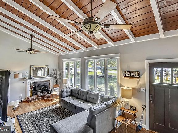 3rd image of 8905 Dogue Dr