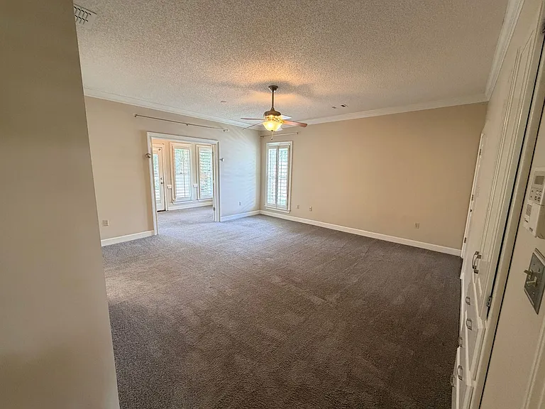 1009 Williamsburg Dr — Photo 28
