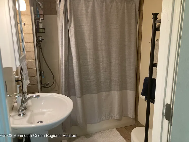 612 Campbell Ave #1 — Photo 10