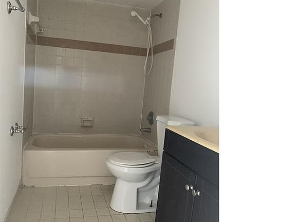 5th image of 1705 Meadows Cir W