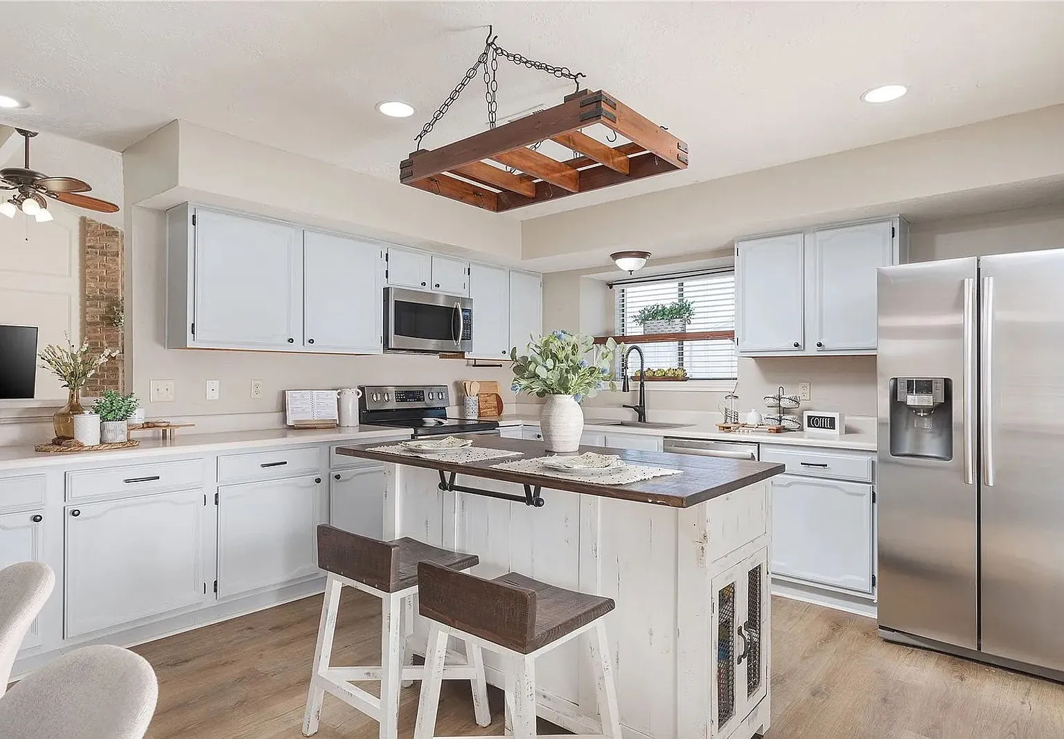 3 bed, 2.0 bath, 1519 sqft, $2,000 — Photo 4