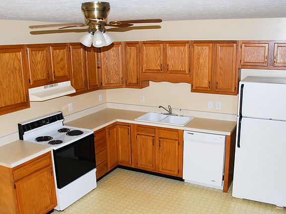 5th image of 701 Goose Meadow Dr