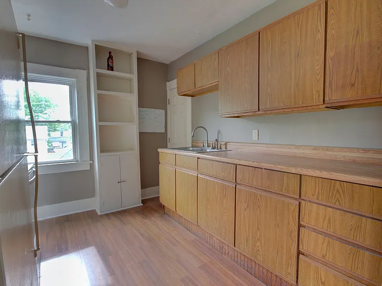 1724 Farnam St — Photo 4