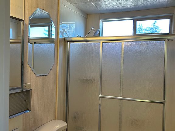 Main bathroom.