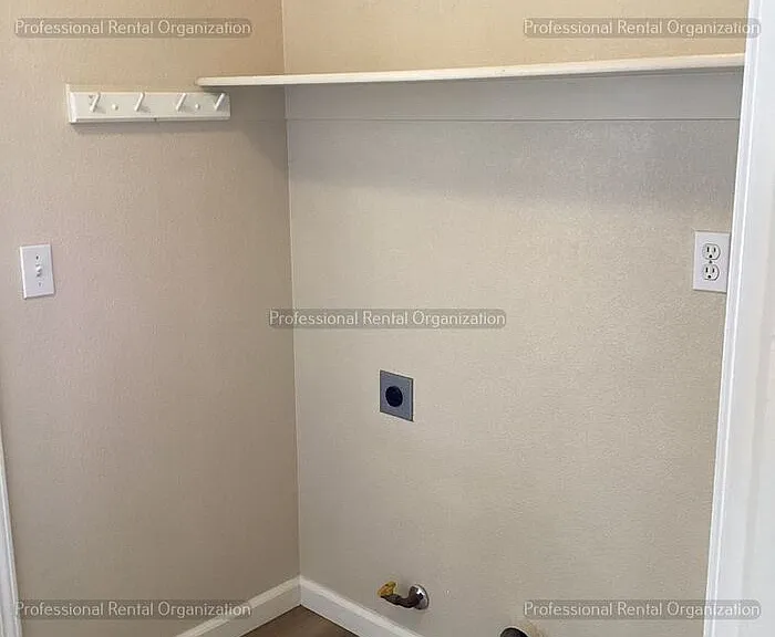 2921 W Creek Ln — Photo 7