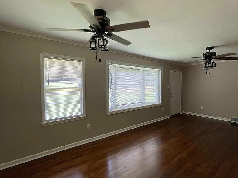 4085 Steele St — Photo 10