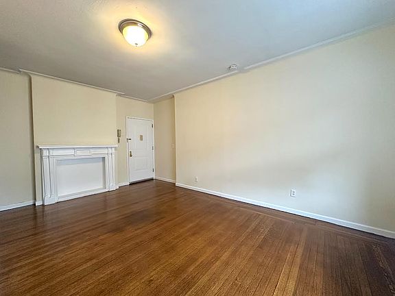 2nd image of 2350 Broadway #1223