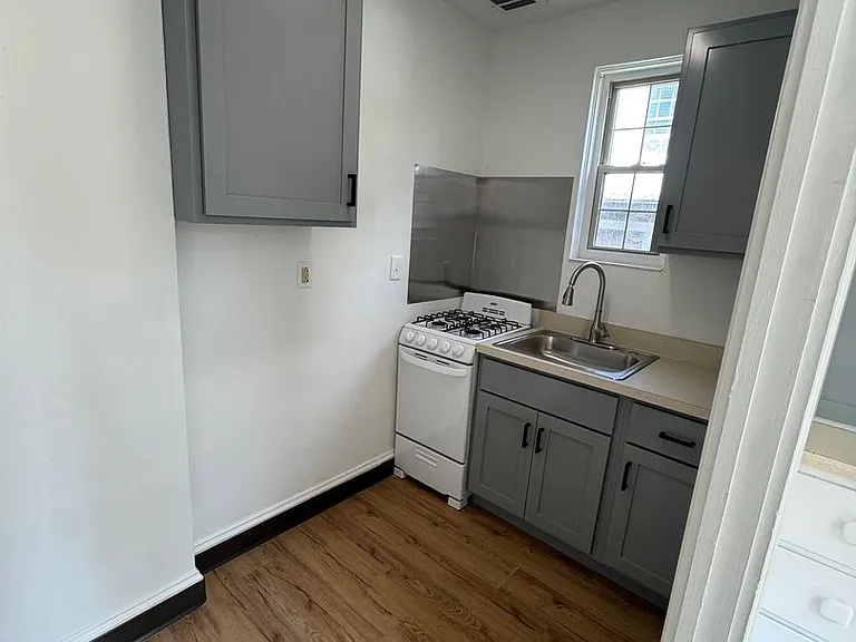 572 Chestnut — Photo 3