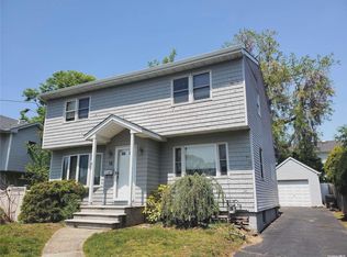 15 Satinwood Rd, Bayville, NY