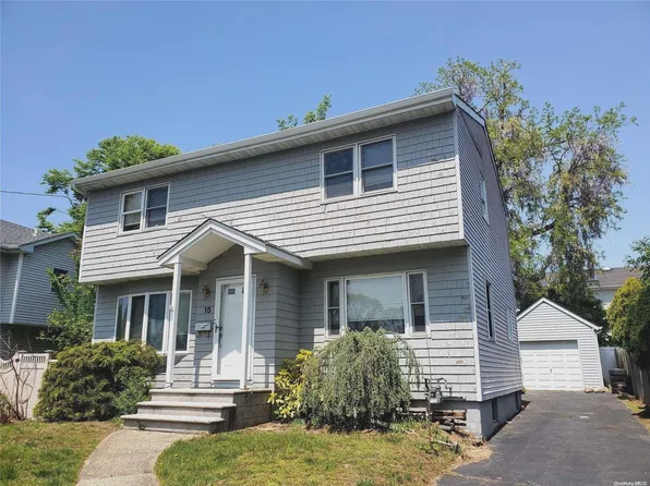 15 Satinwood Road, Bayville, NY 11709