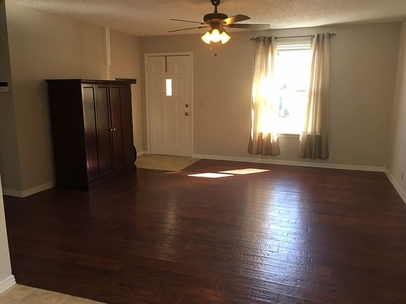 Family, Tile Entry/Hardwood
