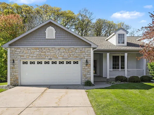 2221 Hunters Run, Kalamazoo, MI 49048